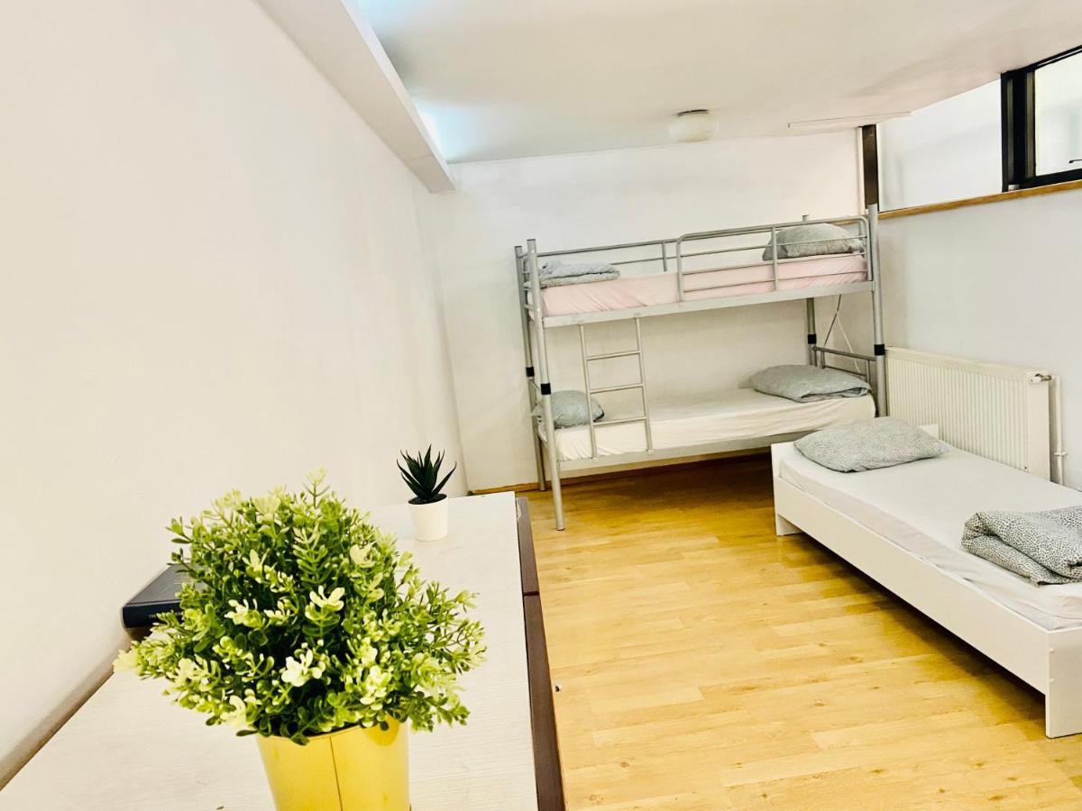 A.G Romana Hostel Бухарест Экстерьер фото