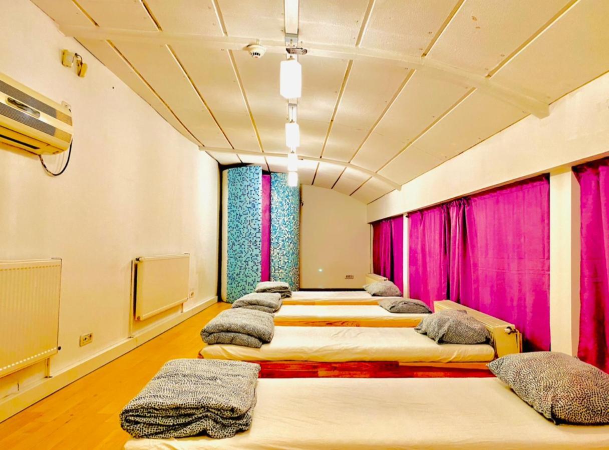 A.G Romana Hostel Бухарест Экстерьер фото